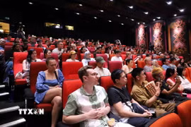 Liên hoan phim thu hút đông đảo khán giả thuộc nhiều thế hệ trong cộng đồng người Việt tại Anh và người dân sở tại. (Ảnh: Phong Hà/TTXVN)