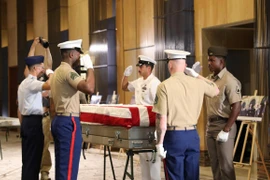 Tại buổi lễ, Việt Nam đã bàn giao cho phía Hoa Kỳ ba hòm đựng hài cốt. (Nguồn: Công an nhân dân)