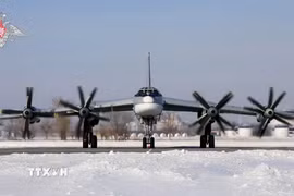 Máy bay ném bom Tu-95MS tham gia một cuộc diễn tập tại Nga hồi năm 2022. (Ảnh: AFP/TTXVN)