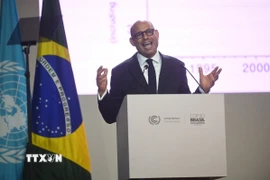 Thư ký điều hành Công ước khung của Liên hợp quốc về biến đổi khí hậu, ông Simon Stiell, phát biểu tại Hội nghị COP30 ở Belem (Brazil) ngày 10/11/2025. (Ảnh: THX/TTXVN)