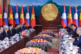 Chủ tịch nước Lương Cường hội đàm với Tổng Bí thư, Chủ tịch nước Lào Thongloun Sisoulith. (Ảnh: Lâm Khánh/TTXVN)