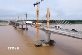 Cầu Hữu nghị Lào-Thái Lan số 5 bắc qua sông Mekong nối liền tỉnh Bueng Kan của Thái Lan với tỉnh Bolikhamxay của Lào, được hợp long vào ngày 6/6/2025. (Ảnh minh họa: Đỗ Bá Thành/TTXVN)
