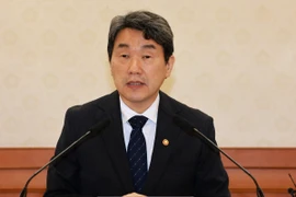 Quyền Tổng thống Hàn Quốc mới được bổ nhiệm Lee Ju-ho phát biểu trong cuộc họp khẩn của Hội đồng An ninh quốc gia ở Seoul, ngày 2/5/2025. (Ảnh: Yonhap/TTXVN)