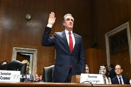 Ông Doug Burgum trong phiên điều trần tại Ủy ban năng lượng và tài nguyên thiên nhiên của Thượng viện Mỹ ở Washington D.C. (Ảnh: AOL/TTXVN)