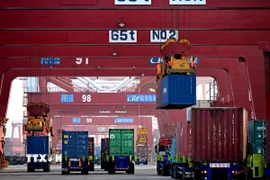 Quang cảnh cảng hàng hóa tại Thanh Đảo, tỉnh Sơn Đông (Trung Quốc). (Ảnh: THX/TTXVN)