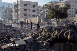Toà nhà bị phá huỷ trong xung đột tại phía Tây thành phố Gaza. (Ảnh: THX/TTXVN)