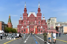 Người dân tại Thủ đô Moskva (Nga). (Ảnh: THX/TTXVN)