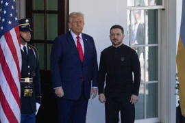 Tổng thống Mỹ Donald Trump đón Tổng thống Ukraine Volodymyr Zelensky tại Nhà Trắng ở Washington D.C. ngày 28/2/2025. (Ảnh: THX/TTXVN)