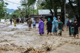Nước lũ tại một khu vực ở làng Khurai Konsam Leikai thuộc quận Imphal East, bang Manipur (Ấn Độ), ngày 31/5/2025. (Nguồn: AFP/The Star)