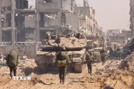 Binh sỹ Israel thực hiện một chiến dịch quân sự tại Dải Gaza. (Ảnh: THX/TTXVN)