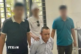 Đối tượng Võ Thế Hùng bị bắt giữ sau một ngày lẩn trốn vì hành vi "Giết người." (Ảnh: TTXVN phát)