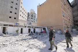 Toà nhà tại bệnh viện Soroka ở Beersheba (Israel) bị hư hại do trúng tên lửa của Iran, ngày 19/6/2025. (Ảnh: THX/TTXVN)