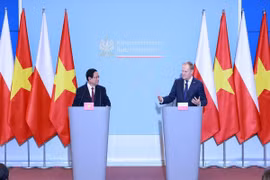 Thủ tướng Phạm Minh Chính và Thủ tướng Ba Lan Donald Tusk tại cuộc gặp gỡ báo chí hai nước sau hội đàm, tại Thủ đô Warsaw sáng 16/1/2025 (giờ địa phương). (Ảnh: Dương Giang/TTXVN)