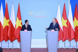 Thủ tướng Phạm Minh Chính và Thủ tướng Ba Lan Donald Tusk tại cuộc gặp gỡ báo chí hai nước sau hội đàm, tại Thủ đô Warsaw sáng 16/1/2025 (giờ địa phương). (Ảnh: Dương Giang/TTXVN)