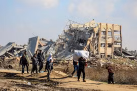 Người dân tại Dải Gaza. (Ảnh: THX/TTXVN)