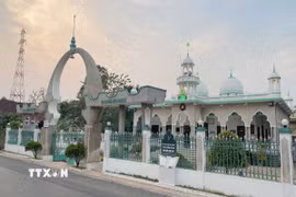 Một góc Thánh đường Mubarak tại xã Châu Phong, thị xã Tân Châu (An Giang) trong Tháng Ramadan năm ngoái. (Ảnh minh họa: Công Mạo/TTXVN)