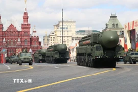 Xe quân sự Nga tham gia lễ duyệt binh kỷ niệm 80 năm Ngày Chiến thắng ở Moskva, ngày 9/5/2025. (Ảnh: THX/TTXVN)