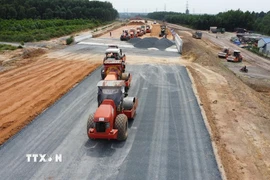 Cấp phối đá dăm tại cao tốc Biên Hòa-Vũng Tàu, tháng 11/2024. (Ảnh: Công Phong/TTXVN)