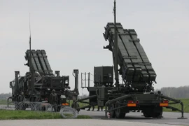 Hệ thống phòng không Patriot của Mỹ tại sân bay Warsaw-Radom ở Radom (Ba Lan). (Ảnh: PAP/TTXVN)