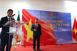 Ông Fernando Gonzalez Saiffe, Tổng Vụ trưởng Vụ châu Á-Thái Bình Dương, Bộ Ngoại giao Mexico phát biểu tại Lễ kỷ niệm 79 năm Quốc khánh Việt Nam, tại Mexico hồi tháng Chín năm ngoái. (Ảnh: Phi Hùng/TTXVN)