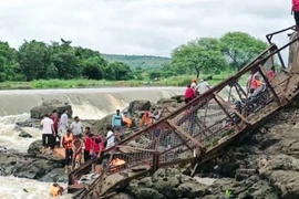 Hiện trường cây cầu bị sập. (Nguồn: Hindustan Times)