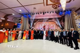 Kiều bào các tỉnh Đông Bắc Thái Lan dự buổi giao lưu đón Xuân tại tỉnh Nongkhai. (Ảnh: TTXVN phát)