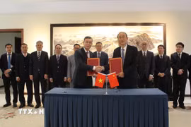 Lễ ký kết văn kiện hợp tác song phương giữa hai Cơ quan Kiểm toán nhà nước Việt Nam-Trung Quốc. (Ảnh: Hải Yến/TTXVN)