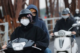 Khu vực Hà Nội trời rét với nhiệt độ thấp nhất trong đợt không khí lạnh này phổ biến 12-14 độ C. (Ảnh: Minh Quyết/TTXVN)