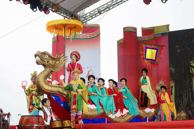 Hát Chèo tàu. (Ảnh: Sở Văn hóa, Thể thao Hà Nội) 7.jpg