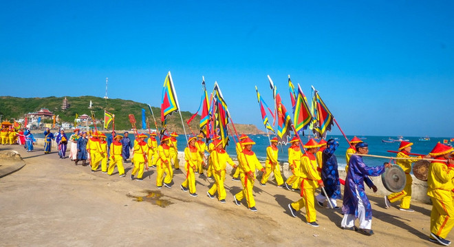 The Xuong Ly lagoon fishing festival is associated with the whale worship (god of the South China Sea) of local fishermen. (Source: Vietnam National Administration of Tourism) 2-9503.jpg