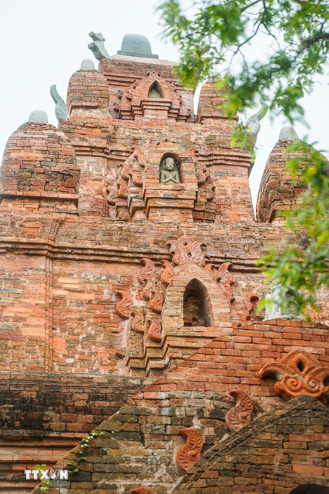 পো রোম মন্দিরের নকশা এবং নকশা। (ছবি: খান হোয়া/ভিএনএ) ttxvn-den-thap-5.jpg
