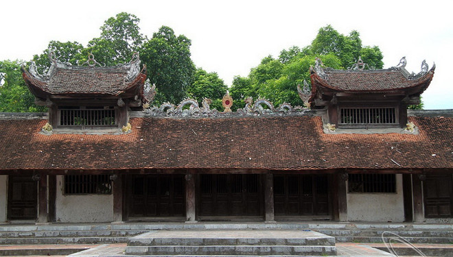 ផ្នែកខាងមុខនៃប្រាសាទធំមើលទៅខាងលិចបន្តិច។ (ប្រភព៖ រដ្ឋបាលជាតិទេសចរណ៍វៀតណាម) 2.jpg