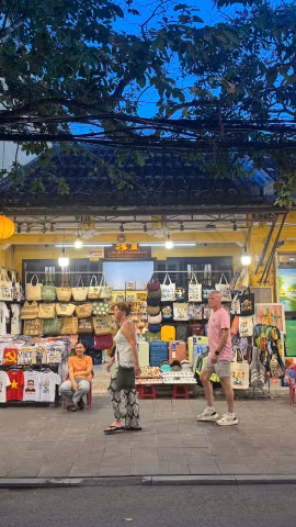 Hội An khoác lên mình vẻ đẹp vừa lãng mạn vừa hoài cổ. (Nguồn: Vietnam+)