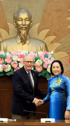 Phó Chủ tịch Quốc hội Nguyễn Thị Thanh và Chủ tịch Ủy ban Giáo dục và Lực lượng Lao động Hạ viện Hoa Kỳ Tim Walberg. (Ảnh: Tuấn Anh/TTXVN)
