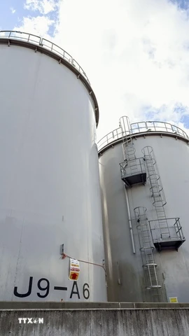 Các bể chứa nước thải tại nhà máy Điện hạt nhân Fukushima Daiichi ở tỉnh Fukushima, Nhật Bản. (Nguồn: Kyodo/TTXVN)