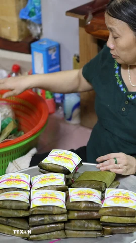 Bánh thành phẩm được dán tem mác. (Ảnh: Đỗ Huyền/TTXVN)