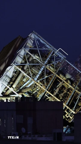 Hiện trường vụ sập tháp nhà máy nhiệt điện ở Ulsan, Hàn Quốc. (Nguồn: Yonhap/TTXVN)