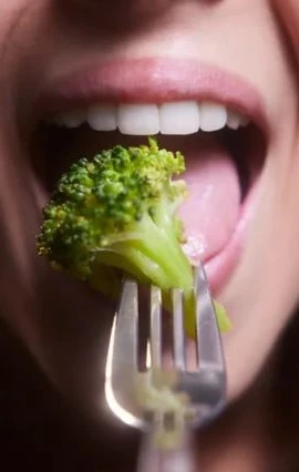 Thói quen dọn sạch đĩa ăn bắt nguồn sâu xa từ tâm lý, kinh tế và cả lịch sử văn hóa. (Nguồn: Getty Images)