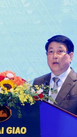 Chủ tịch nước Lương Cường phát biểu tại Hội thảo khoa học quốc tế “50 năm thống nhất đất nước: Vai trò kiến tạo hòa bình của ngoại giao trong lịch sử và hiện tại.” (Ảnh: Lâm Khánh/TTXVN)