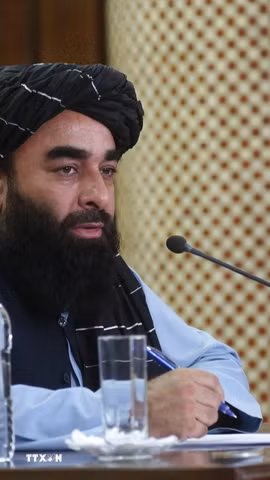 Người phát ngôn chính quyền Taliban tại Afghanistan, ông Afghanistan Zabihullah Mujahid, phát biểu tại cuộc họp báo ở Kabul. (Nguồn: THX/TTXVN)