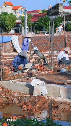 Các chuyên gia nhận xét so với Luật Xây dựng 2014, các quy định mới được đánh giá rõ ràng hơn, giúp giảm tình trạng mỗi địa phương hiểu và áp dụng khác nhau. (Ảnh: Công Luật/TTXVN)