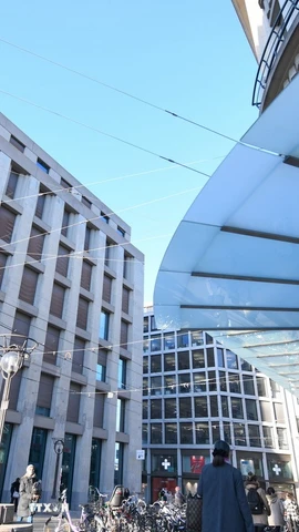 Trụ sở UBS và Credit Suisse tại Geneva, Thụy Sĩ. (Nguồn: THX/TTXVN)