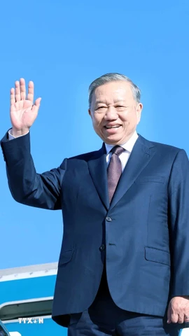 Lễ tiễn Tổng Bí thư Tô Lâm tại sân bay quân sự Andrews. (Ảnh: Thống Nhất/TTXVN)