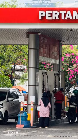 Một trạm xăng ở trung tâm Jakarta, Indonesia. (Ảnh: Đỗ Quyên/TTXVN)