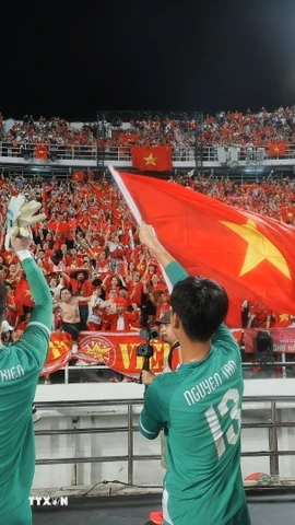 Các cầu thủ U22 Việt Nam hân hoan trong niềm vui chiến thắng. (Ảnh: Minh Quyết/TTXVN)