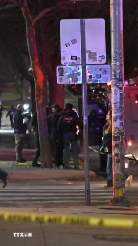 Các lực lượng chức năng liên bang có mặt tại hiện trường vụ xả súng. (Nguồn: AA/TTXVN)