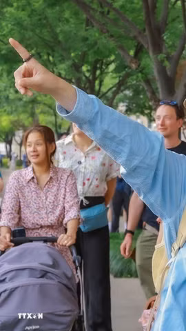 Mỗi năm đã có hàng nghìn người nộp đơn xin bảo lãnh cho thân nhân và hiện tại, khoảng 60.500 đơn đăng ký đang nằm trong diện "xem xét" và thời gian chờ đợi để xử lý vào khoảng 33 tháng, hoặc lên đến 66 tháng ở Quebec. (Nguồn: THX/TTXVN)