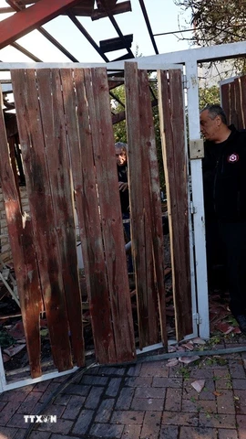 Ngôi nhà bị phá hủy sau vụ tấn công tên lửa tại Rishon Letsiyon, Israel, ngày 9/3/2026. (Nguồn: THX/TTXVN)