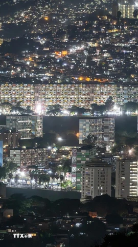 Quang cảnh thủ đô Caracas, Venezuela tối 8/12/2025. (Nguồn: THX/TTXVN)