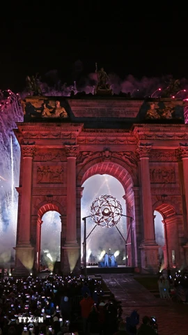 Màn trình diễn pháo hoa tại lễ khai mạc Olympic mùa Đông Milan-Cortina 2026 ở Milan, Italy, ngày 6/2/2026. (Nguồn: THX/TTXVN)